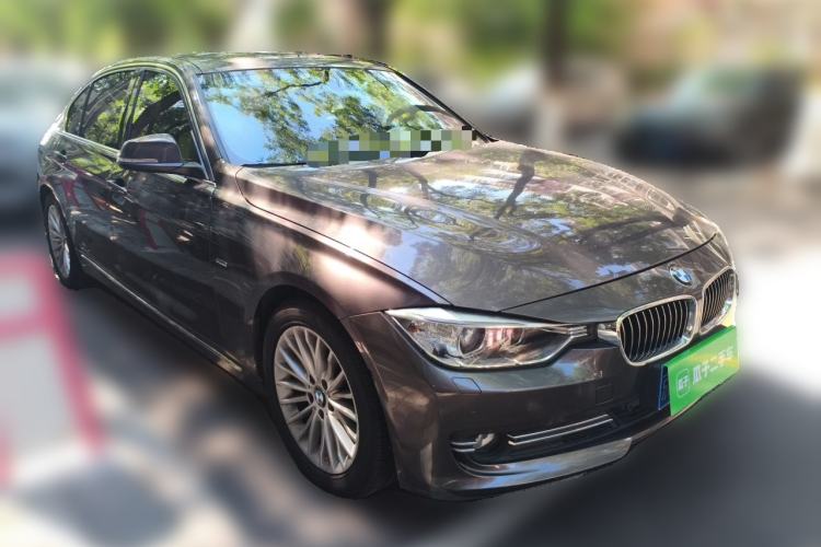 Used BMW 3 Series 2014 320Li Luxury Design Package Front Right 45 Deg