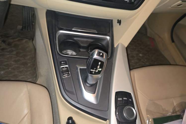 Used BMW 3 Series 2014 320i Sport Edition Gear Lever