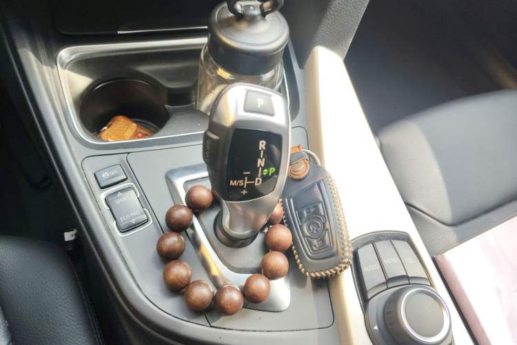 Used BMW 3 Series 2014 320i Sport Edition Gear Lever