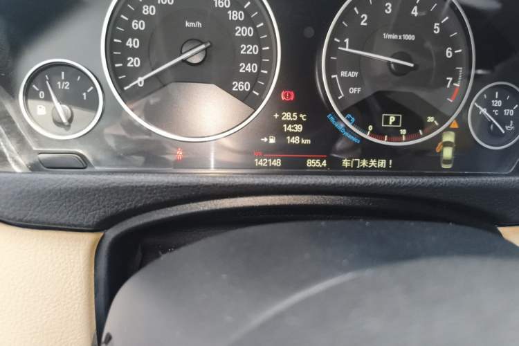 Used BMW 3 Series 2014 320Li Luxury Design Package Odometer Close Up