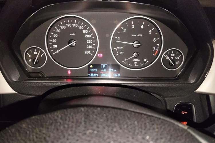 Used BMW 3 Series 2014 320Li Fashion Model Odometer Close Up
