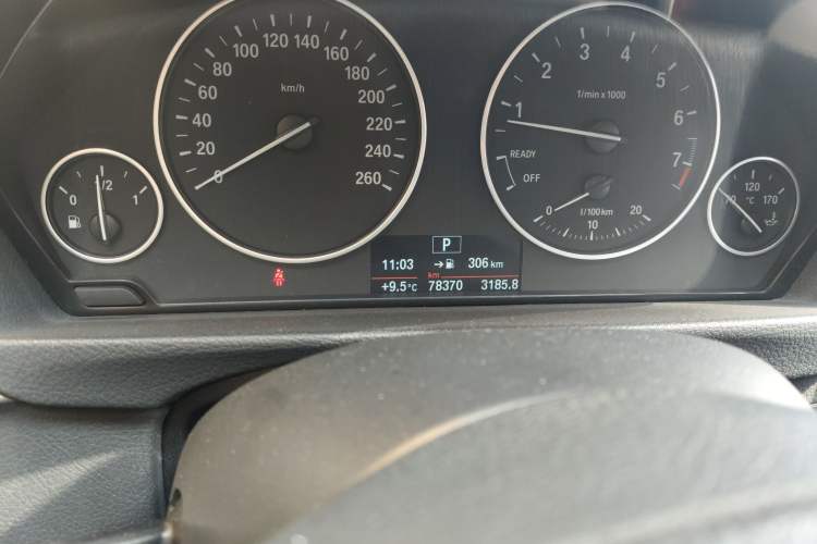 Used BMW 3 Series 2014 320i Sport Edition Odometer Close Up