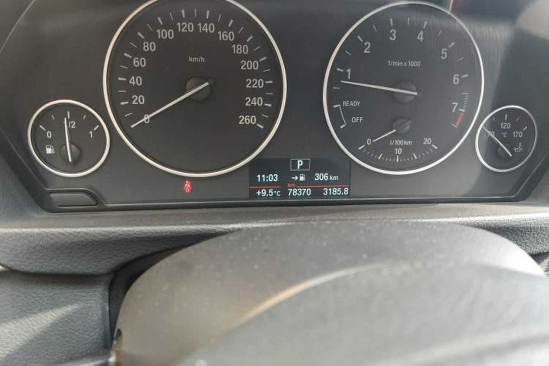 Used BMW 3 Series 2014 320i Sport Edition Odometer Close Up