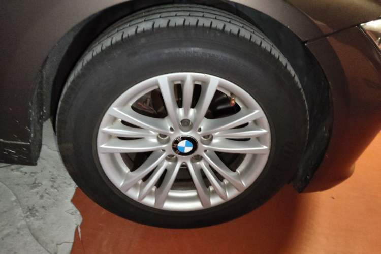 Used BMW 3 Series 2014 320Li Fashion Model Right Front Wheel Hub