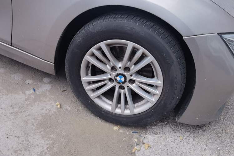 Used BMW 3 Series 2014 320Li Fashion Model Right Front Wheel Hub