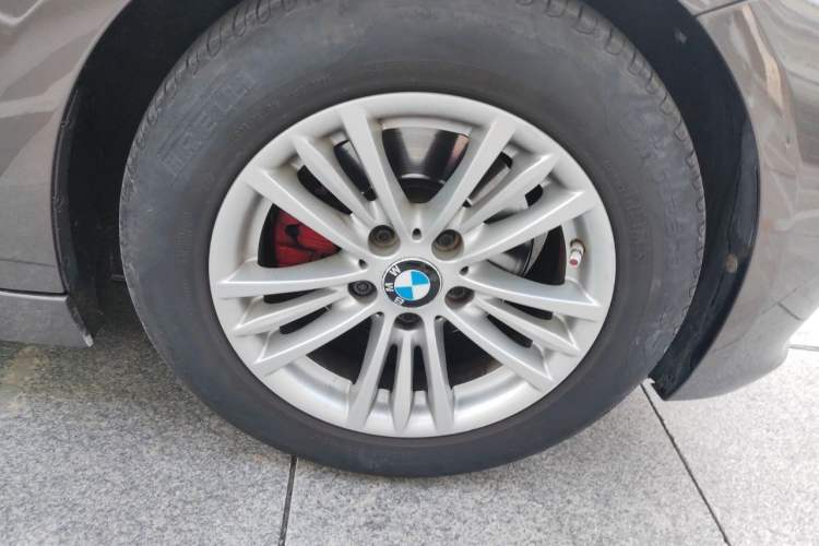 Used BMW 3 Series 2014 320Li Fashion Model Right Front Wheel Hub