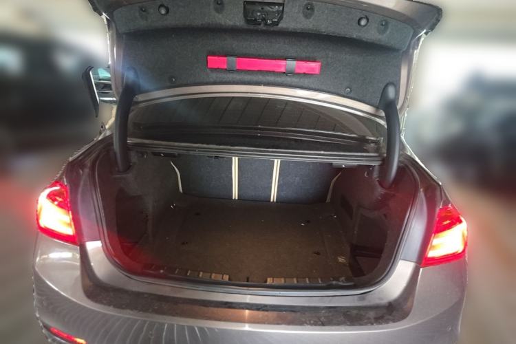 Used BMW 3 Series 2014 320i Sport Edition Trunk