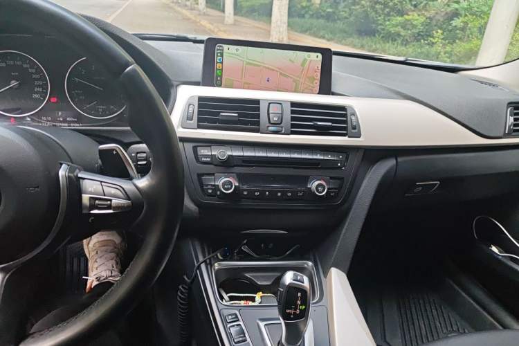 Used BMW 3 Series 2014 320Li Fashion Model Audio And AC Panel