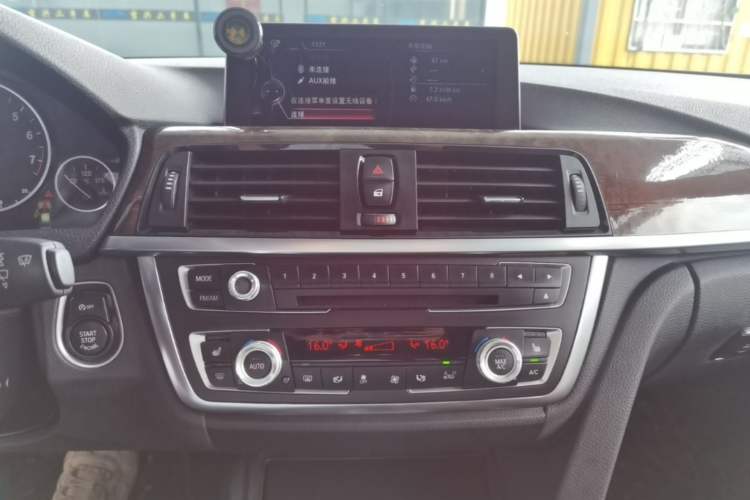 Used BMW 3 Series 2014 320Li Luxury Design Package Audio And AC Panel