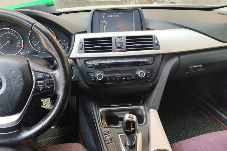 Used BMW 3 Series 2014 320i Sport Edition Audio And AC Panel