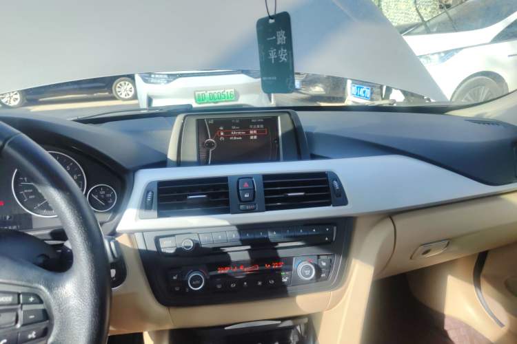 Used BMW 3 Series 2014 320i Sport Edition Audio And AC Panel