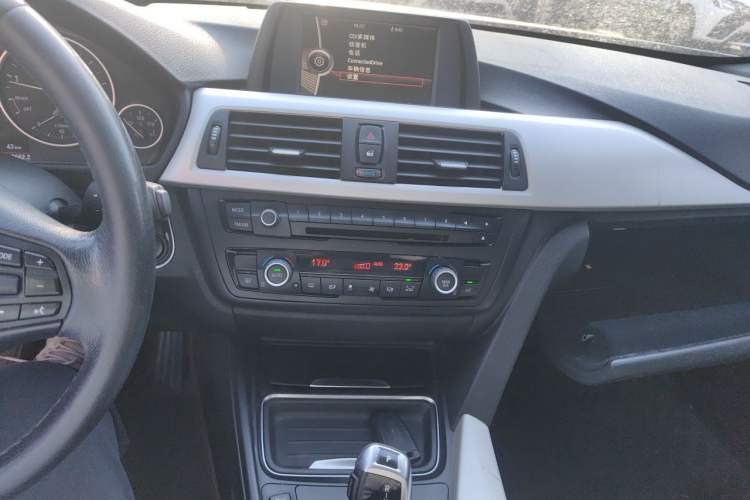 Used BMW 3 Series 2014 320Li Fashion Model Audio And AC Panel