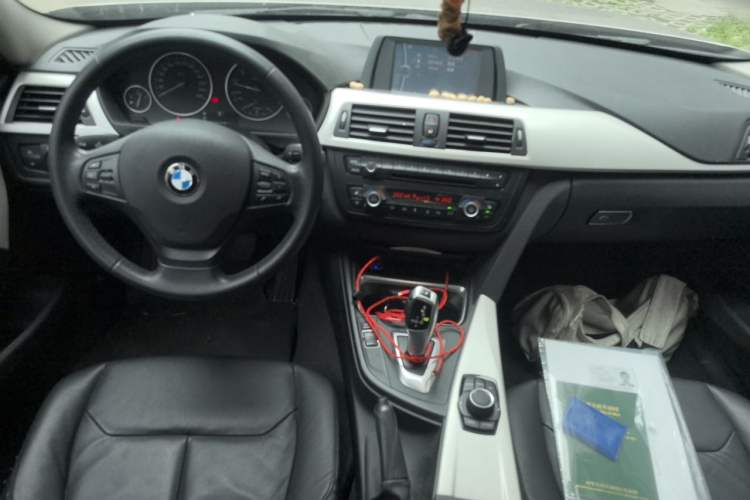 Used BMW 3 Series 2014 320i Sport Edition Center Console