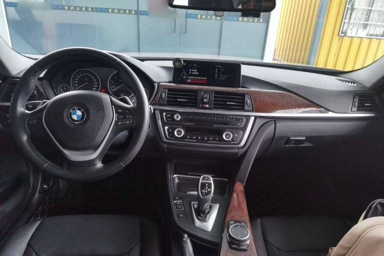 Used BMW 3 Series 2014 320Li Luxury Design Package Center Console