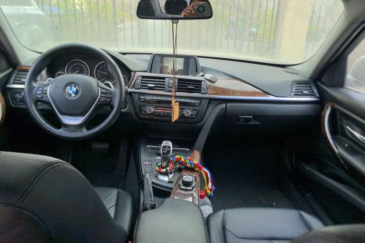 Used BMW 3 Series 2014 328Li Fashion Model Center Console