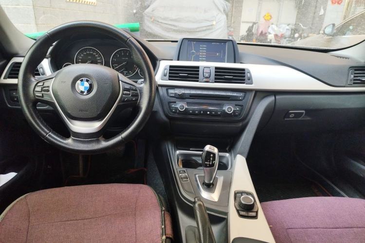 Used BMW 3 Series 2014 320i Sport Edition Center Console