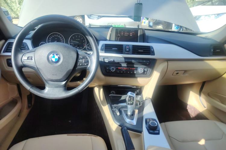 Used BMW 3 Series 2014 320i Sport Edition Center Console