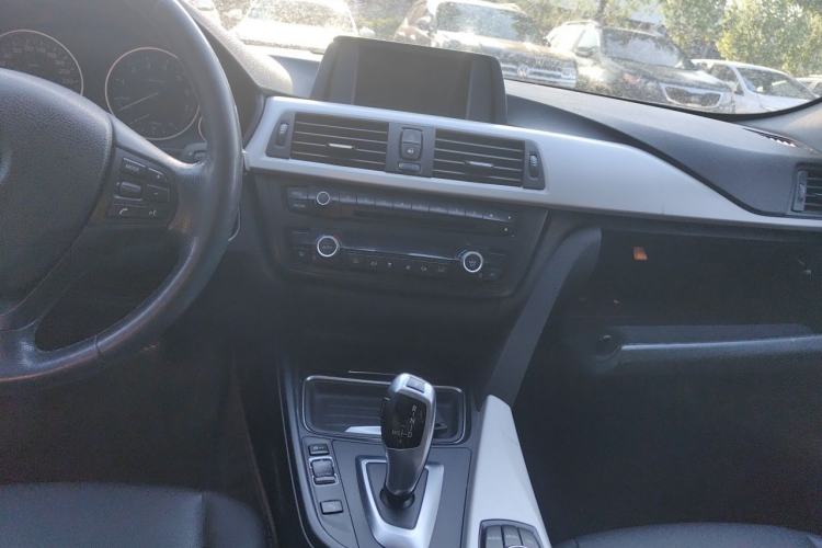 Used BMW 3 Series 2014 320Li Fashion Model Center Console