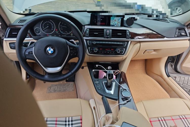 Used BMW 3 Series 2014 320Li Luxury Design Package Center Console