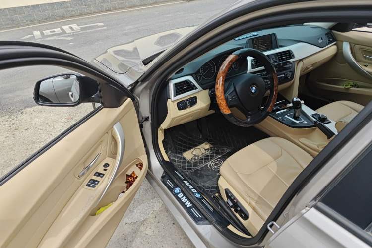 Used BMW 3 Series 2014 320i Active Edition Driver Seat