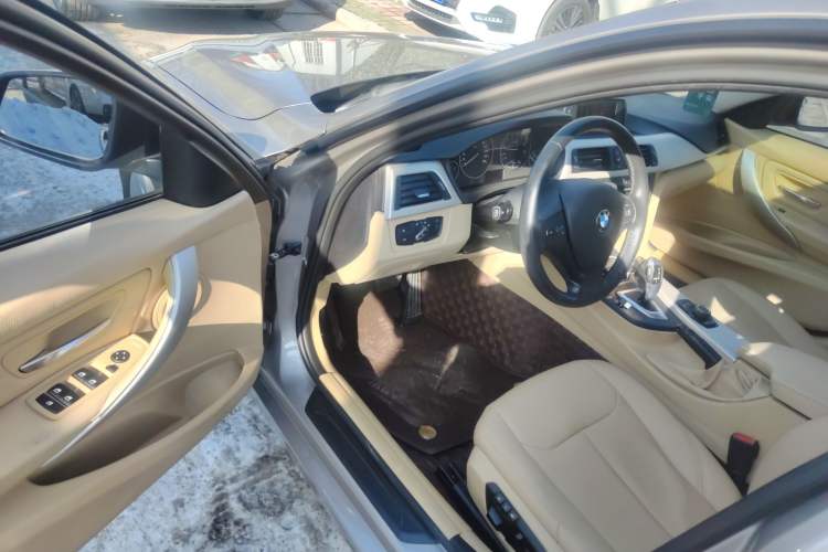 Used BMW 3 Series 2014 320i Sport Edition Driver Seat
