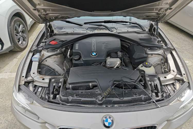 Used BMW 3 Series 2014 320i Active Edition Engine Bay