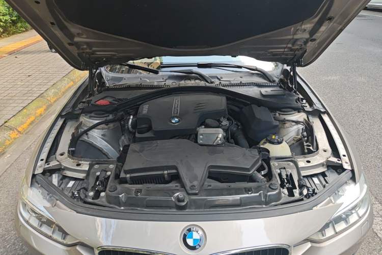 Used BMW 3 Series 2014 320Li Fashion Model Engine Bay