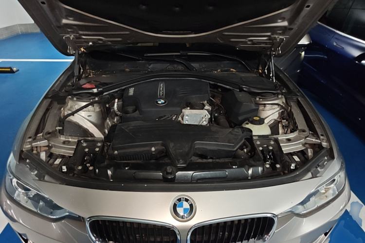 Used BMW 3 Series 2014 320Li Fashion Model Engine Bay