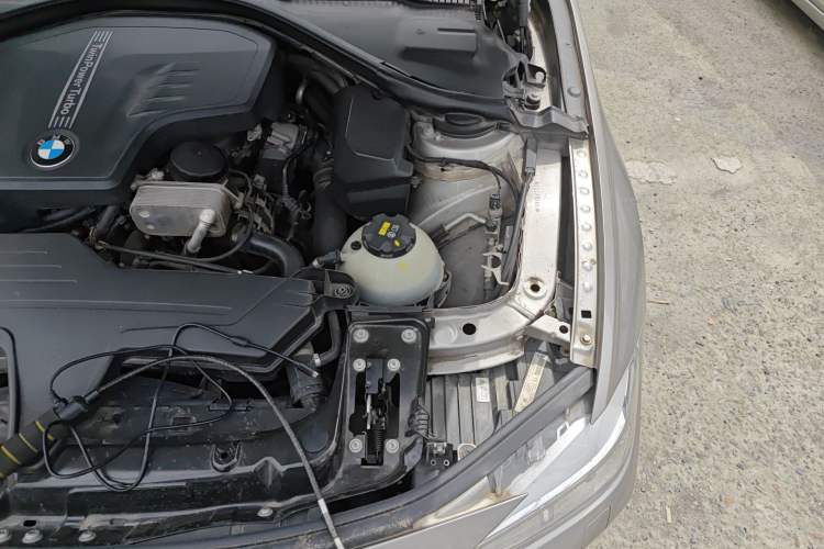 Used BMW 3 Series 2014 320i Active Edition Engine Bay Left