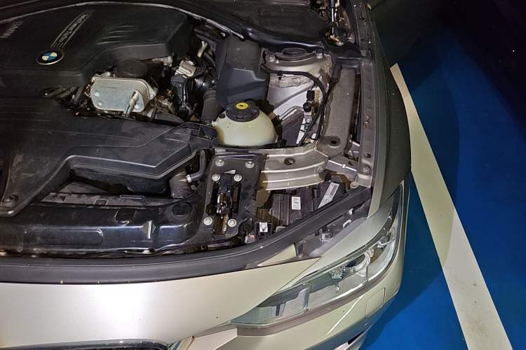 Used BMW 3 Series 2014 320Li Fashion Model Engine Bay Left