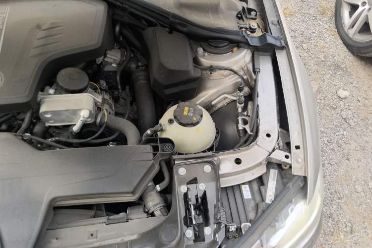 Used BMW 3 Series 2014 328Li Fashion Model Engine Bay Left