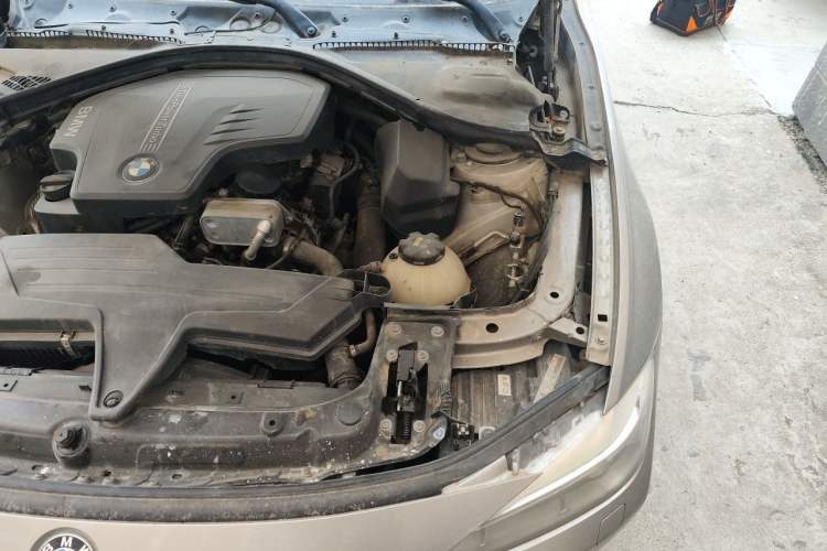 Used BMW 3 Series 2014 320i Sport Edition Engine Bay Left