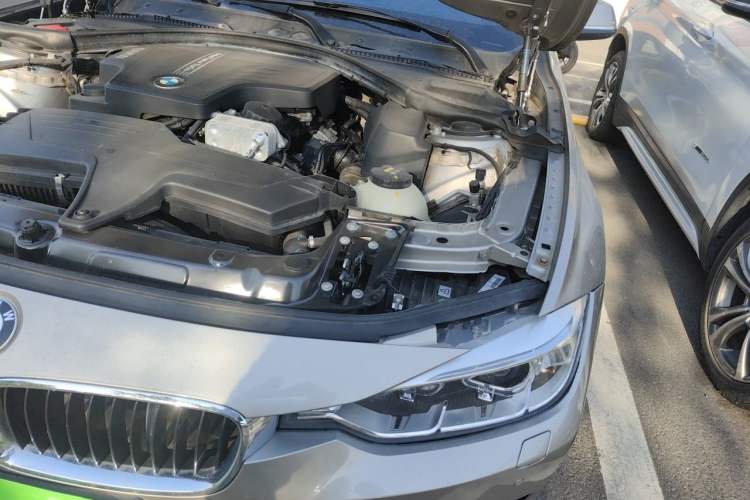 Used BMW 3 Series 2014 320Li Fashion Model Engine Bay Left