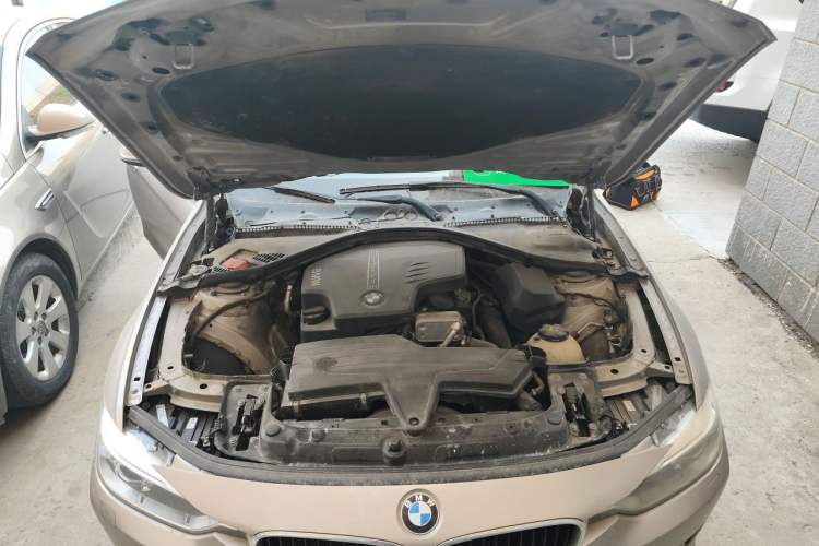 Used BMW 3 Series 2014 320i Sport Edition Engine Bay