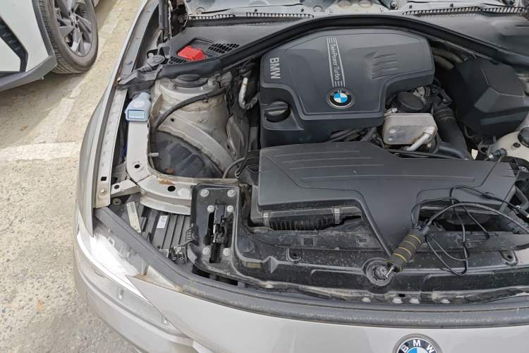 Used BMW 3 Series 2014 320i Active Edition Engine Bay Right