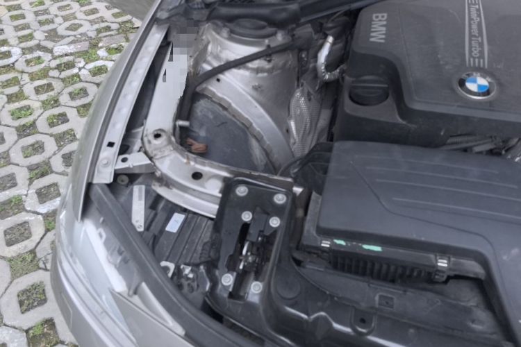 Used BMW 3 Series 2014 320i Sport Edition Engine Bay Right