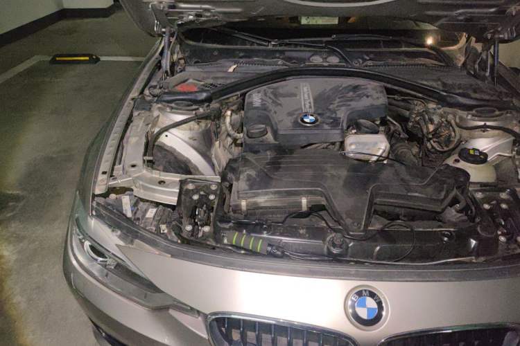 Used BMW 3 Series 2014 320i Sport Design Package Engine Bay Right