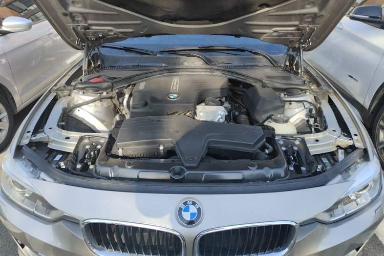 Used BMW 3 Series 2014 320Li Fashion Model Engine Bay