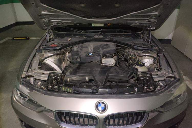 Used BMW 3 Series 2014 320i Sport Design Package Engine Bay