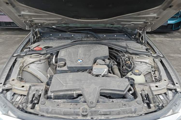 Used BMW 3 Series 2014 320Li Fashion Model Engine Bay