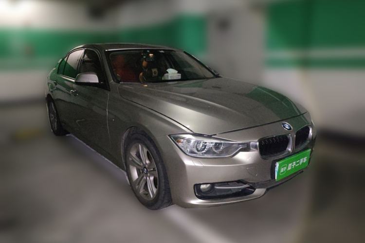 Used BMW 3 Series 2014 320i Sport Design Package Front Right 45 Deg