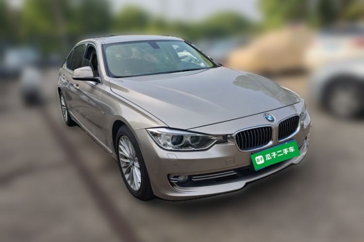 Used BMW 3 Series 2014 320Li Luxury Design Package Front Right 45 Deg