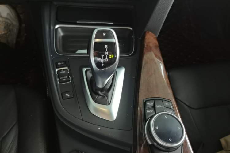Used BMW 3 Series 2014 320Li Luxury Design Package Gear Lever