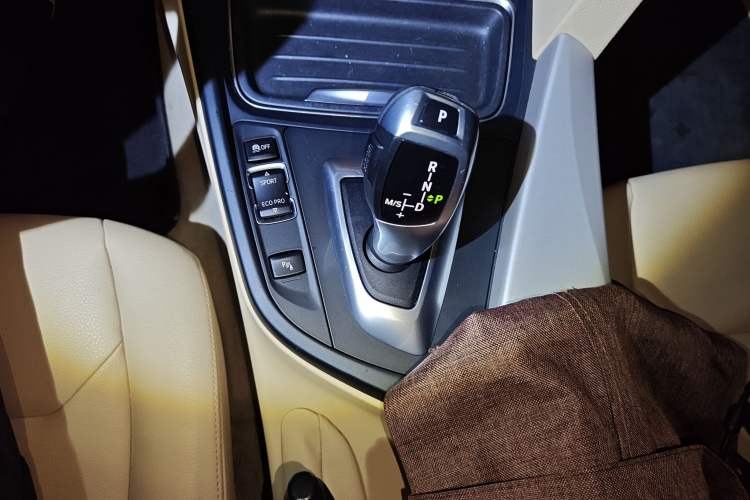 Used BMW 3 Series 2014 320Li Fashion Model Gear Lever