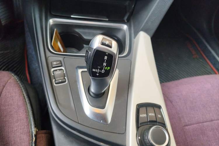 Used BMW 3 Series 2014 320i Sport Edition Gear Lever