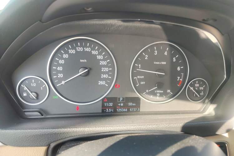 Used BMW 3 Series 2014 320i Sport Edition Instrument Cluster