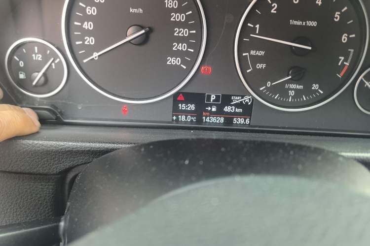 Used BMW 3 Series 2014 328Li Fashion Model Odometer Close Up