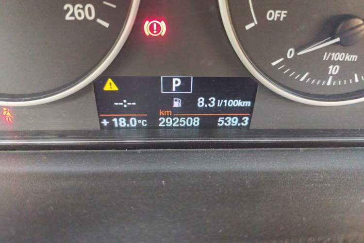 Used BMW 3 Series 2014 320i Sport Edition Odometer Close Up