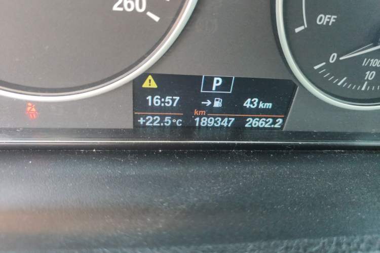 Used BMW 3 Series 2014 320Li Fashion Model Odometer Close Up