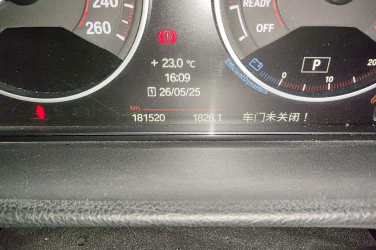 Used BMW 3 Series 2014 320i Sport Design Package Odometer Close Up